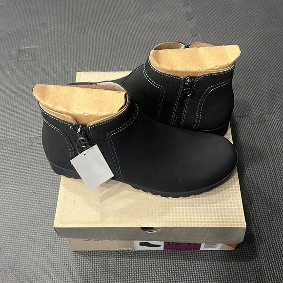 Womens Size-11 J-Sport Jenna Side Zip Up Ankle High Waterproof Boots Black - Picture 3 of 7